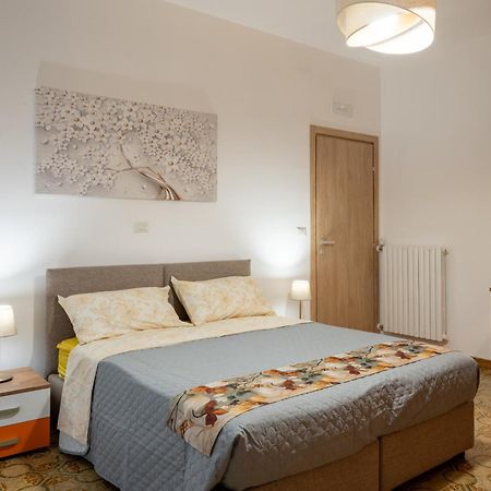 B&B Benvenuti Al Centro Caserte Extérieur photo